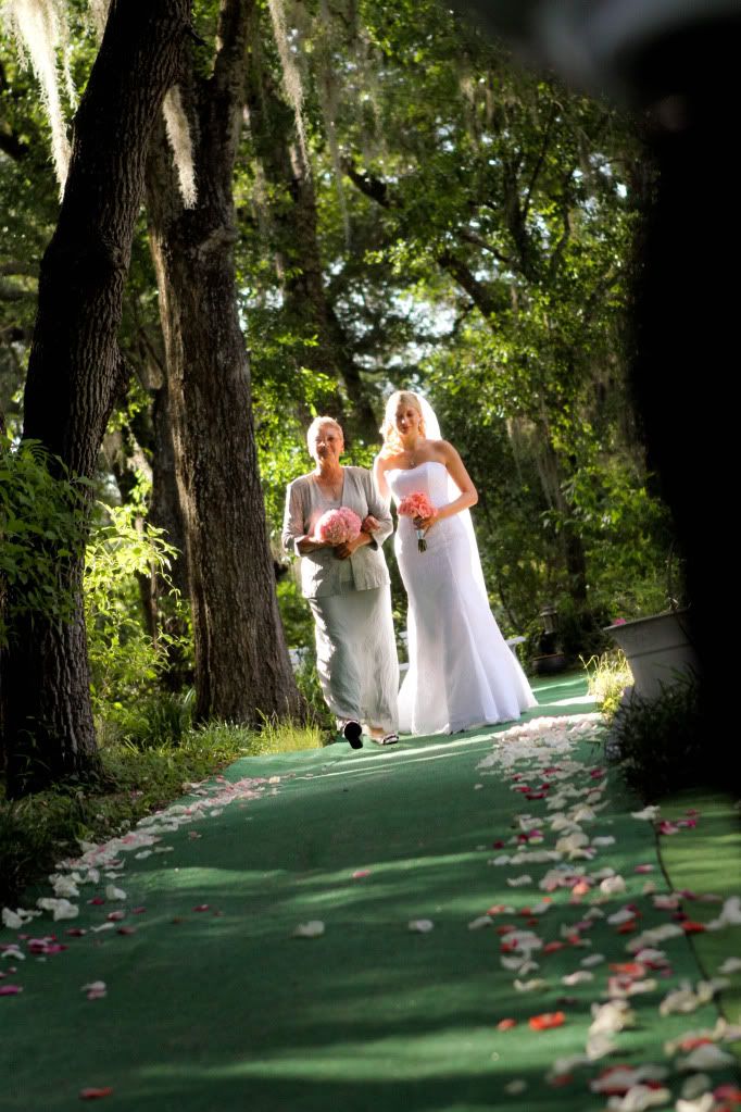 IMAGE: http://i415.photobucket.com/albums/pp231/hillhey/BCs%20wedding/IMG_6836.jpg