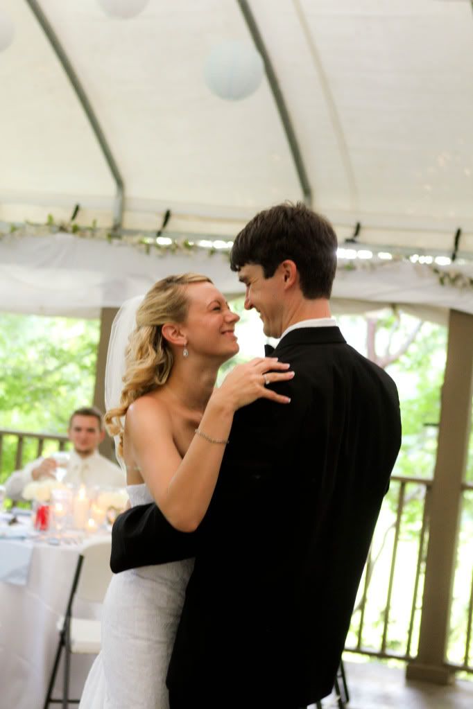 IMAGE: http://i415.photobucket.com/albums/pp231/hillhey/BCs%20wedding/IMG_7111.jpg