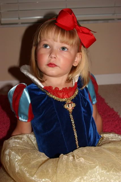 IMAGE: http://i415.photobucket.com/albums/pp231/hillhey/Halloween%2009/IMG_6126.jpg