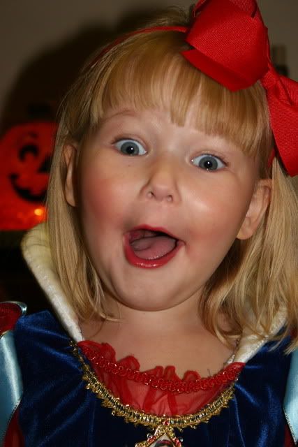 IMAGE: http://i415.photobucket.com/albums/pp231/hillhey/Halloween%2009/IMG_6170.jpg