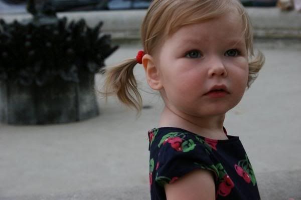 IMAGE: http://i415.photobucket.com/albums/pp231/hillhey/Katelyn%20in%20the%20park%20Oct%202008/l_d7d7e1285bc84668b01a9dc8f1327fdf.jpg