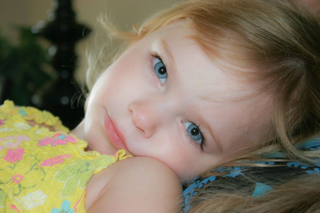 IMAGE: http://i415.photobucket.com/albums/pp231/hillhey/katelynmh/IMG_5272ava-2.jpg