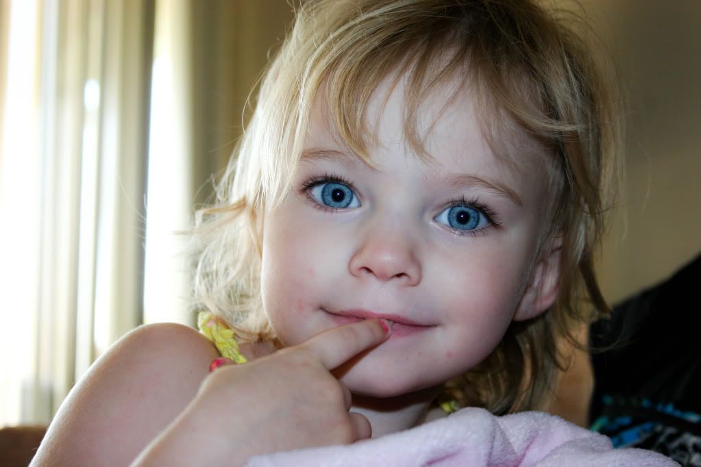 IMAGE: http://i415.photobucket.com/albums/pp231/hillhey/katelynmh/IMG_5305ava-2.jpg