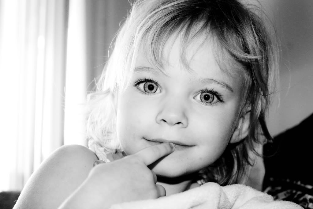 IMAGE: http://i415.photobucket.com/albums/pp231/hillhey/katelynmh/IMG_5305ava.jpg