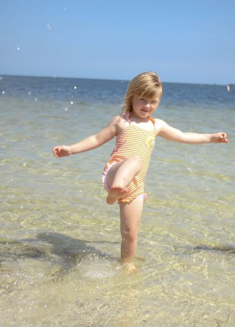 IMAGE: http://i415.photobucket.com/albums/pp231/hillhey/photog/IMG_4316.jpg