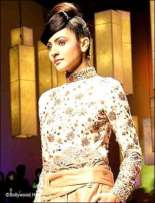 anushka sharma is 19 years old and she is a bangalore-based model ...